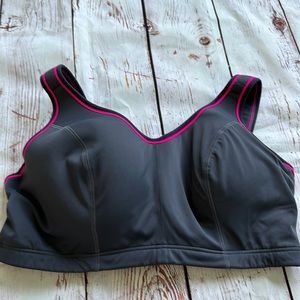 Cacique 42D sports bra